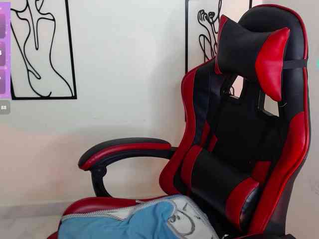 MiaRobinn webcam