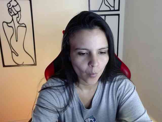 MiaRobinn webcam