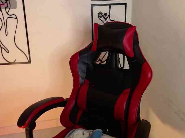 MiaRobinn webcam