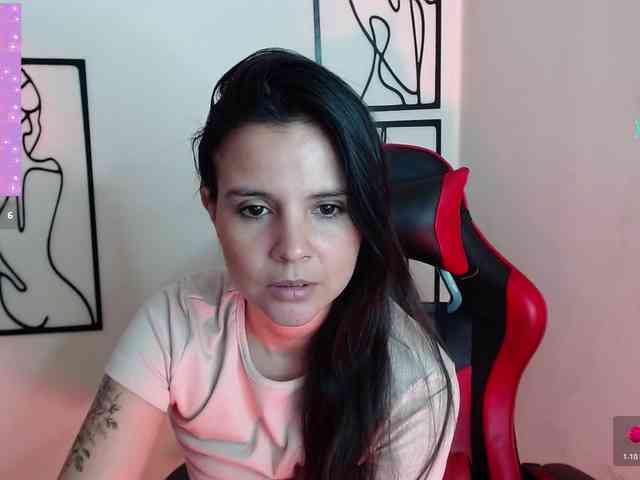 MiaRobinn webcam