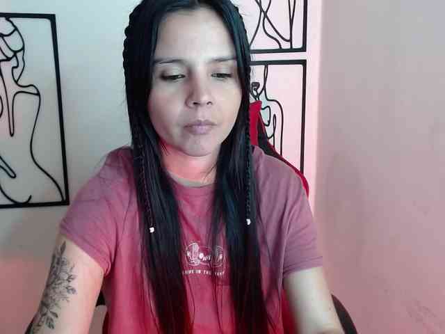 MiaRobinn webcam