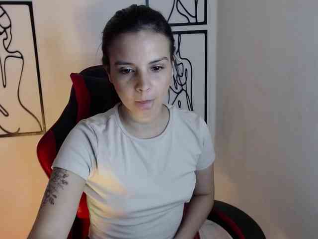 MiaRobinn webcam
