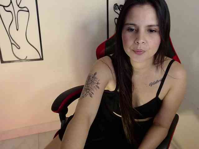 MiaRobinn webcam