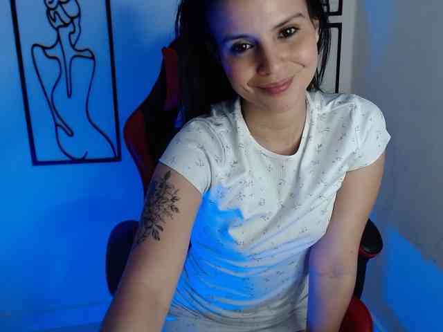 MiaRobinn webcam
