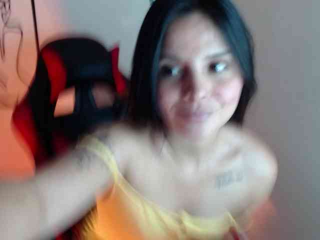 MiaRobinn webcam