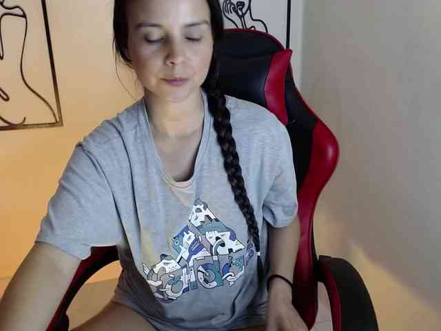 MiaRobinn webcam