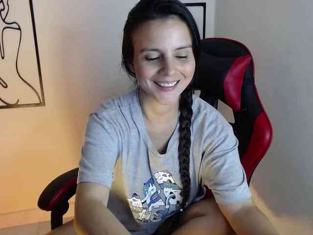 MiaRobinn webcam
