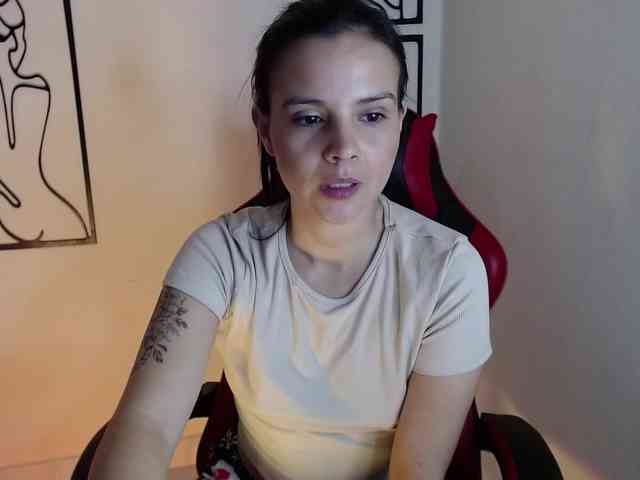 MiaRobinn webcam