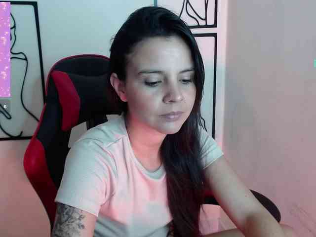 MiaRobinn webcam