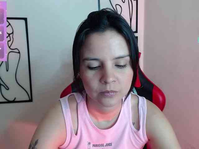 MiaRobinn webcam