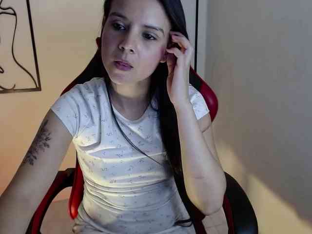 MiaRobinn webcam