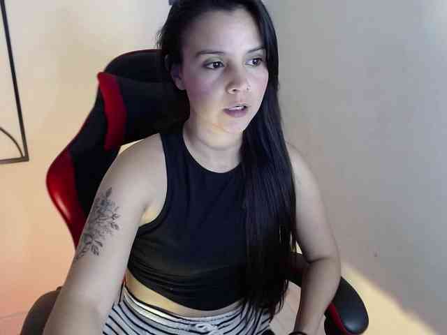 MiaRobinn webcam
