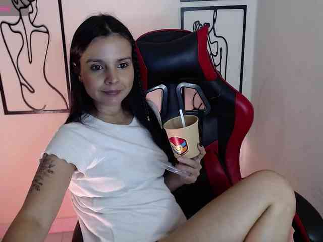 MiaRobinn webcam