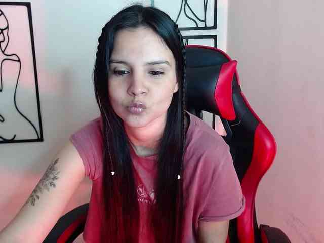 MiaRobinn webcam
