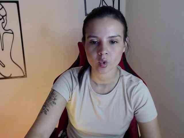 MiaRobinn webcam