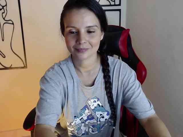 MiaRobinn webcam