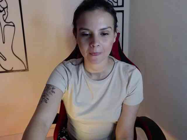 MiaRobinn webcam