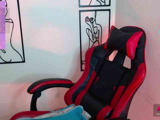 MiaRobinn webcam
