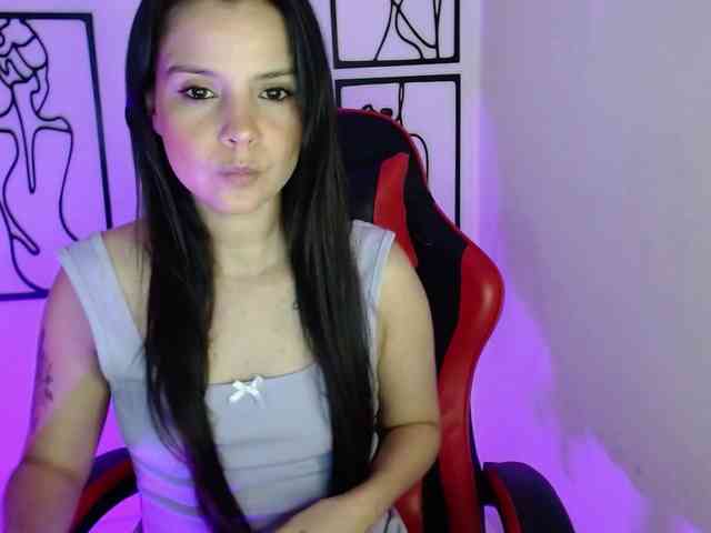 MiaRobinn webcam