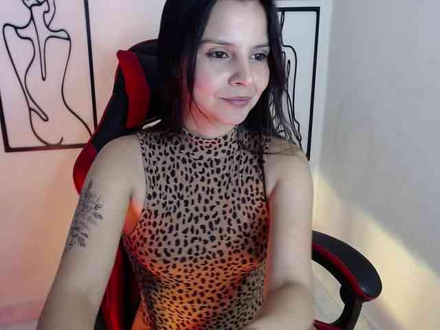 MiaRobinn webcam