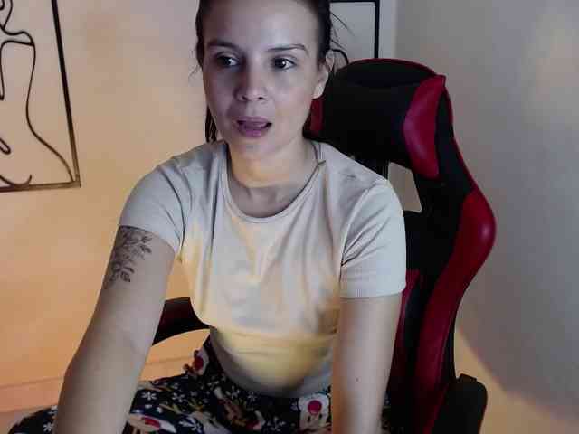 MiaRobinn webcam