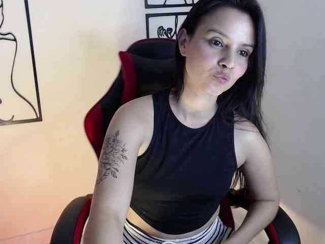 MiaRobinn webcam
