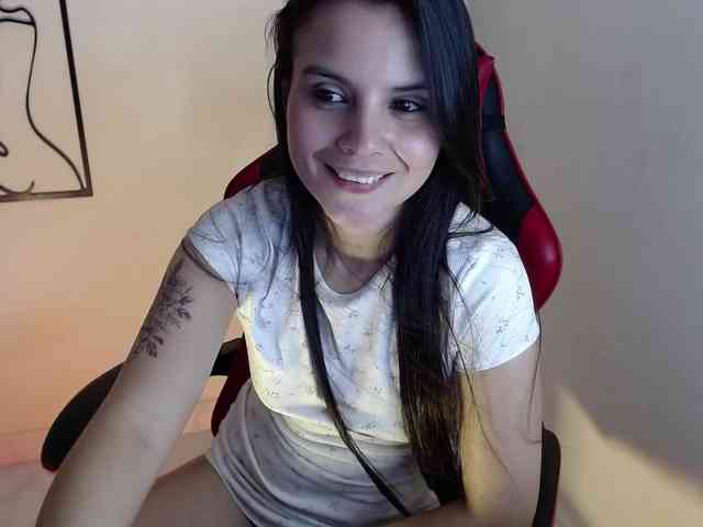 MiaRobinn webcam