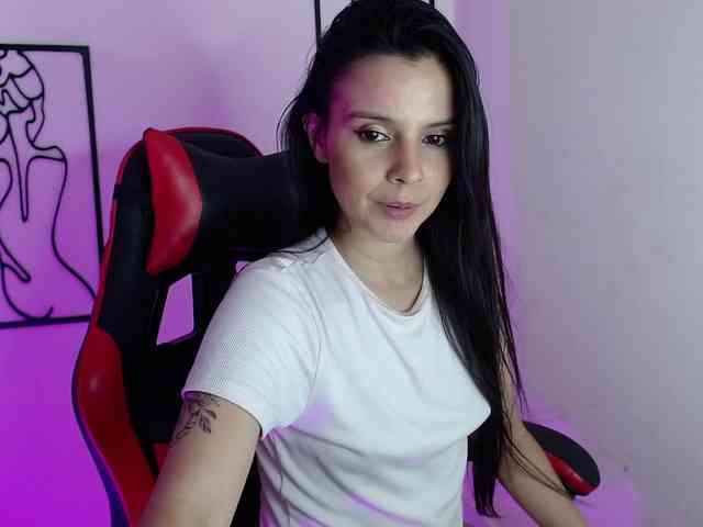 MiaRobinn webcam