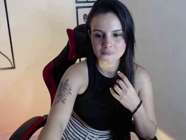 MiaRobinn webcam