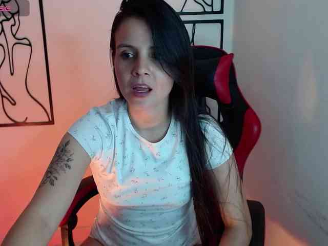 MiaRobinn webcam