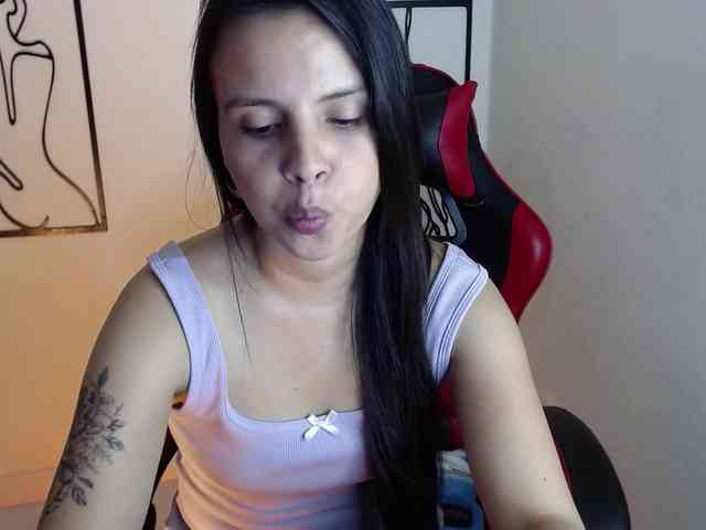 MiaRobinn webcam