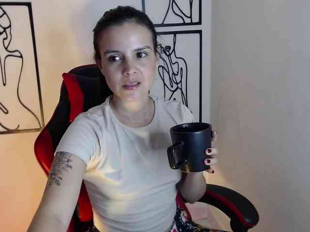 MiaRobinn webcam