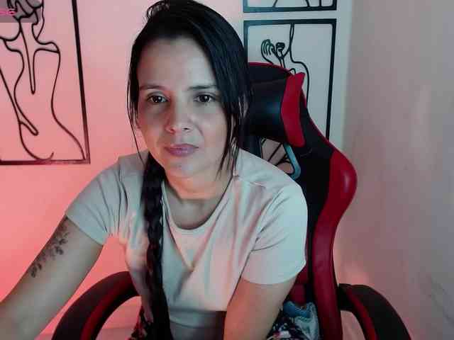 MiaRobinn webcam