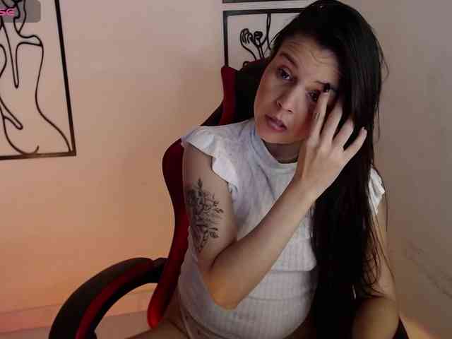 MiaRobinn webcam