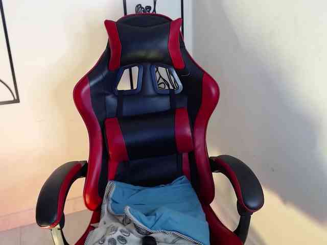 MiaRobinn webcam