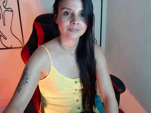 MiaRobinn webcam