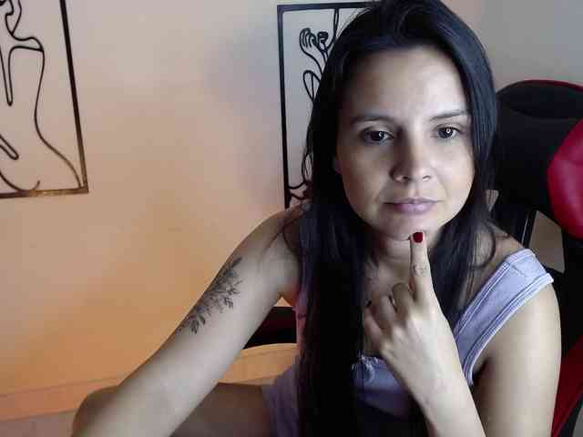 MiaRobinn webcam