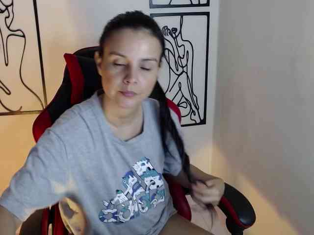 MiaRobinn webcam