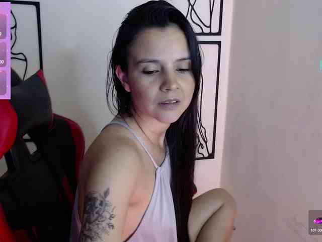 MiaRobinn webcam