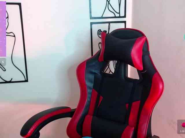 MiaRobinn webcam