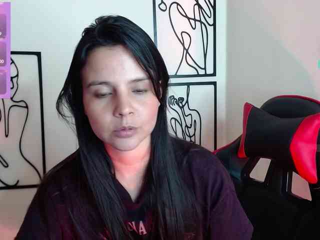MiaRobinn webcam