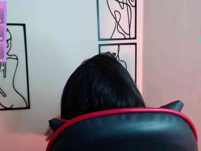 MiaRobinn webcam