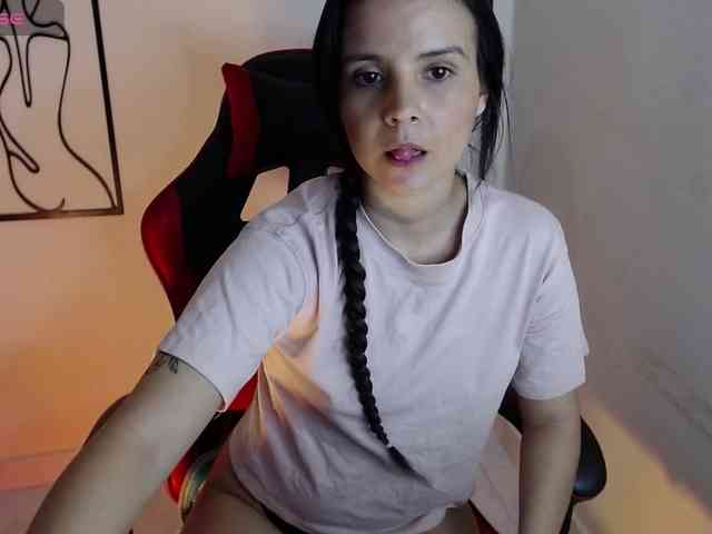 MiaRobinn webcam