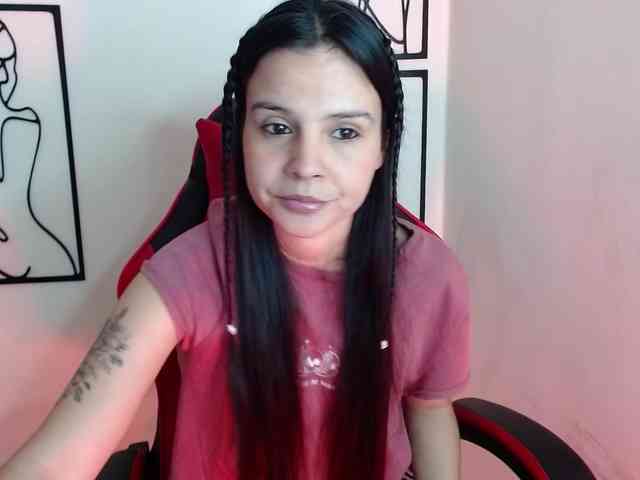MiaRobinn webcam