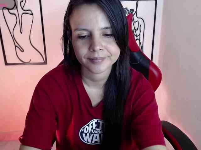MiaRobinn webcam