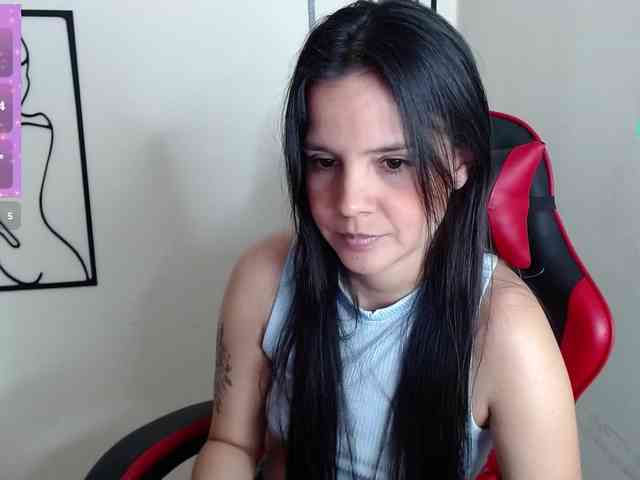 MiaRobinn webcam