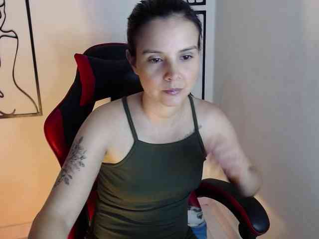 MiaRobinn webcam