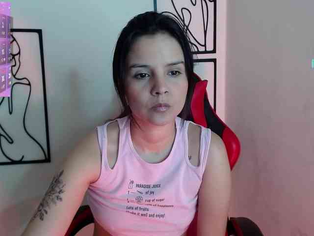 MiaRobinn webcam