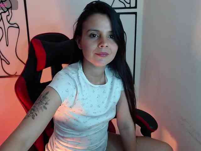 MiaRobinn webcam