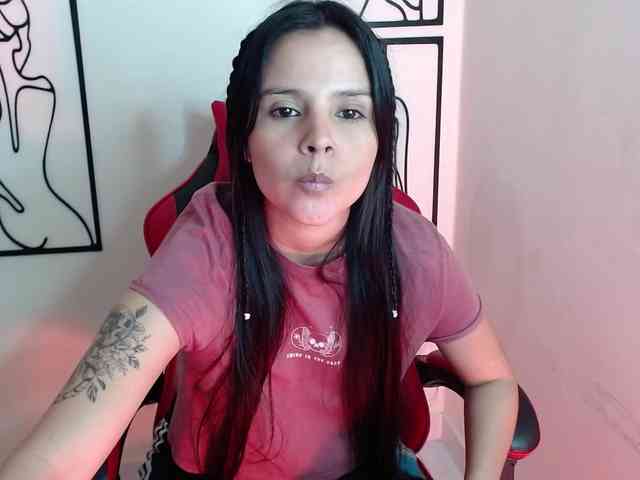 MiaRobinn webcam